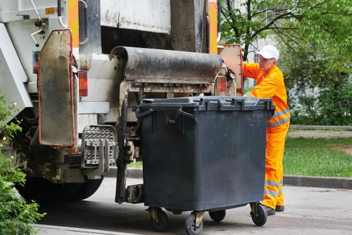 Waste collection service with careful handling of household rubbish